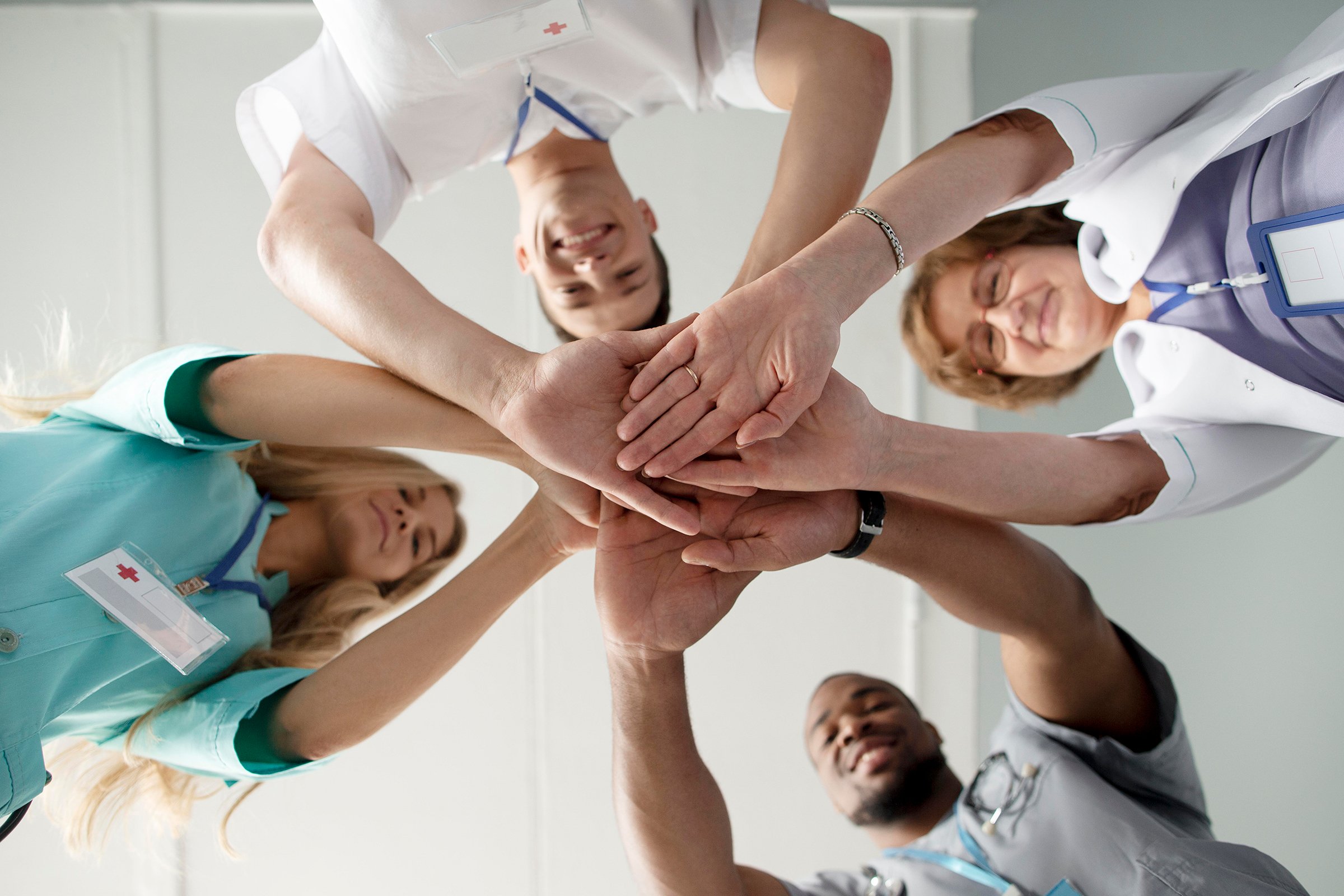 close-up-team-health-workers_LIGGEND_LQ-1