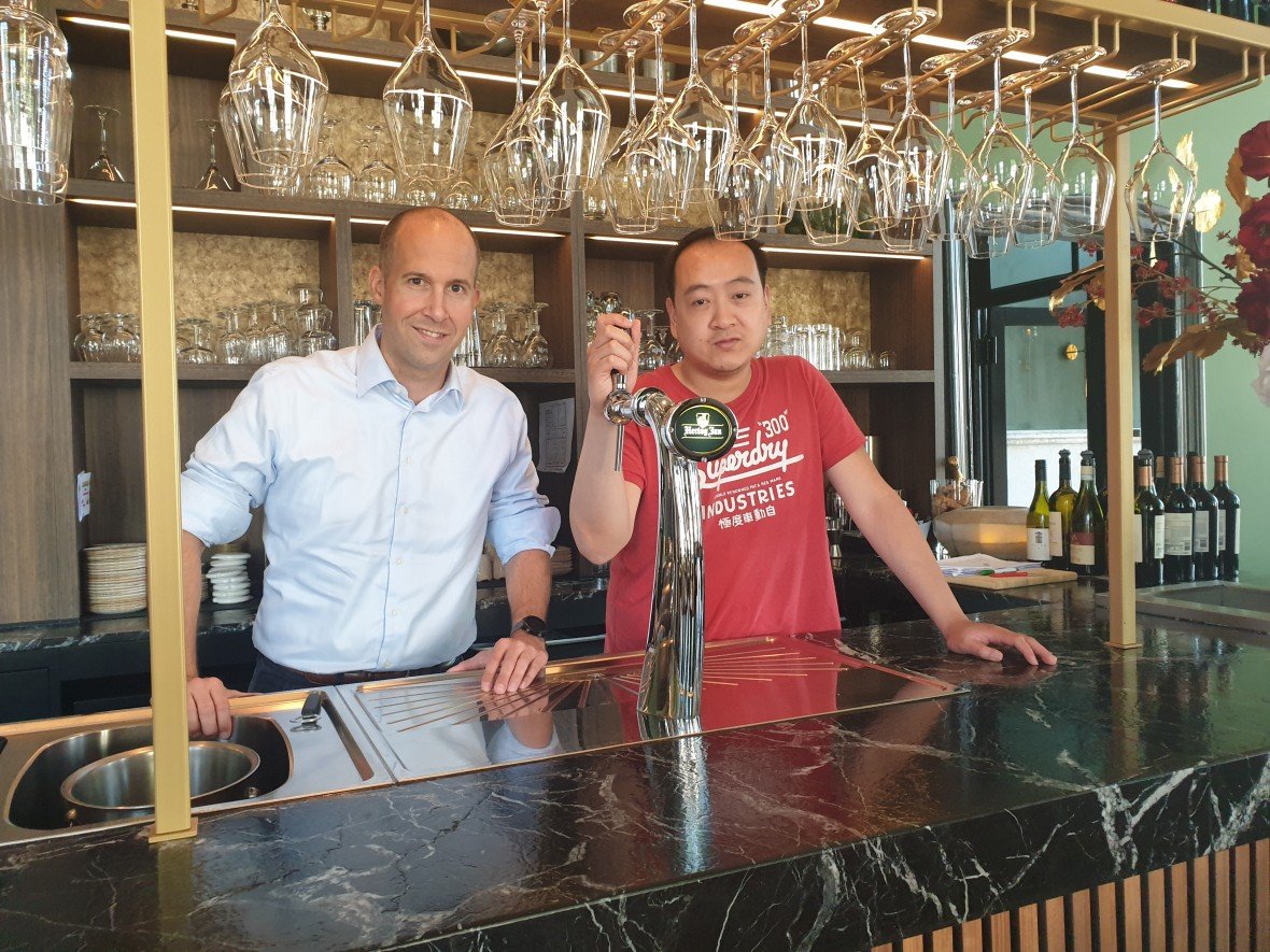 Guido Robertz (KHN Insurance) and Xiang Tran (55DEGREES)